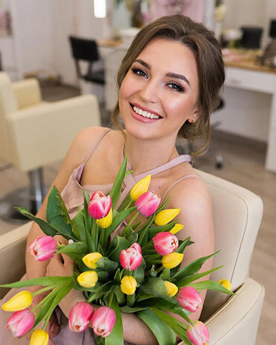 Нежные поздравления и подарки для вас, женщины!